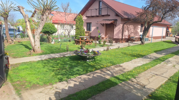 Casă/Vilă 3 camere • Lipănești