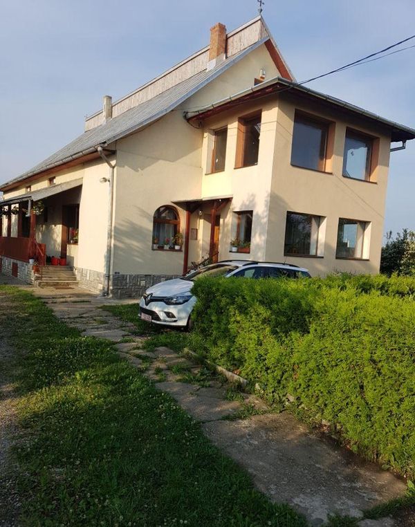 Casă/Vilă 6 camere • Brașov