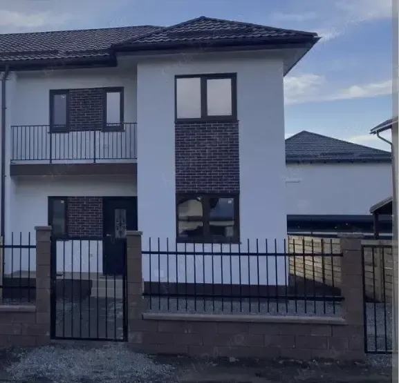 Casă/Vilă 4 camere • Brașov