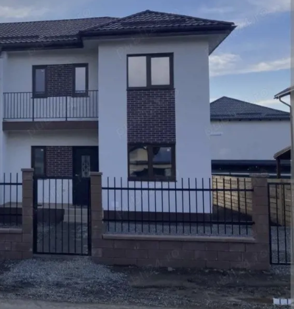 Casă/Vilă 4 camere • Brașov