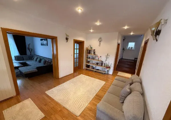 Casă/Vilă 6 camere • Sebeș
