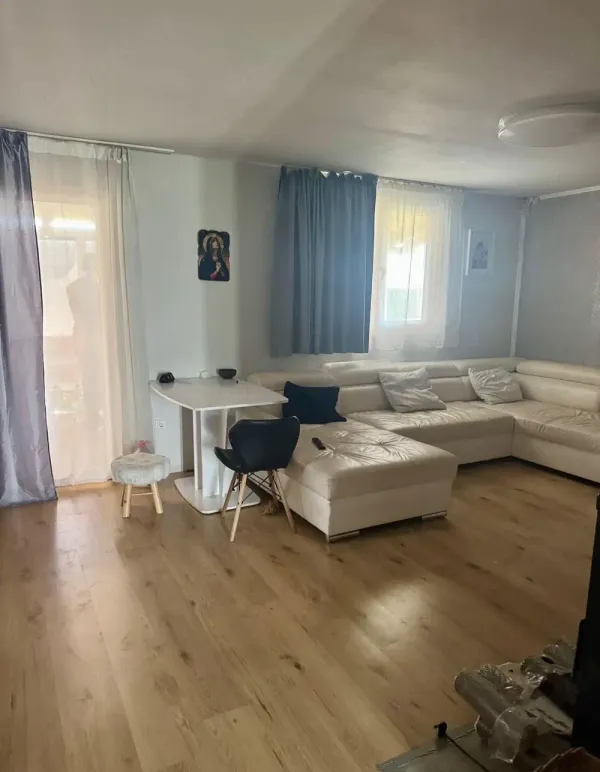 Casă/Vilă 4 camere • Giroc