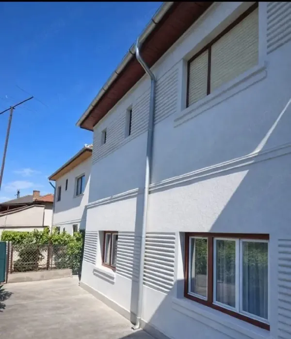 Casă/Vilă 4 camere • Hunedoara